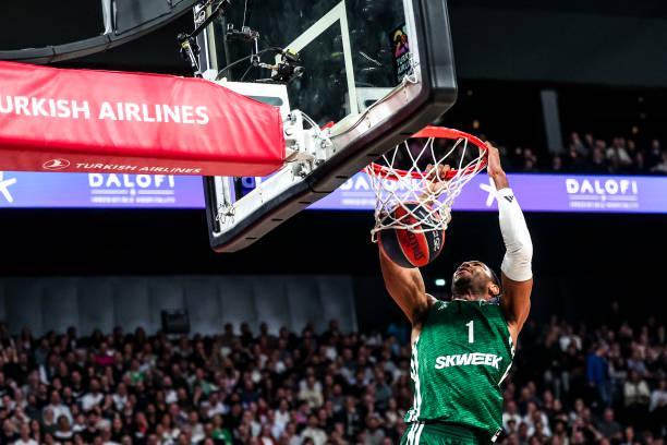 与法甲劲旅续约一年，前湖人后场在下赛季得想办法好好努力一番了