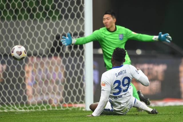 开云棋牌(中国）-【中超综述】大连人逆转青岛队 津门虎遭遇4轮不胜